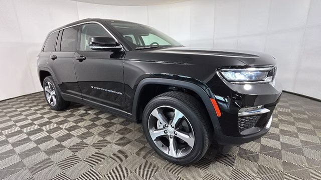 2024 Diamond Black Crystal Pearlcoat Jeep Grand Cherokee 4xe 4X4 SUV