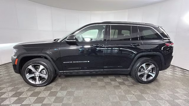 2024 Diamond Black Crystal Pearlcoat Jeep Grand Cherokee 4xe 4X4 SUV