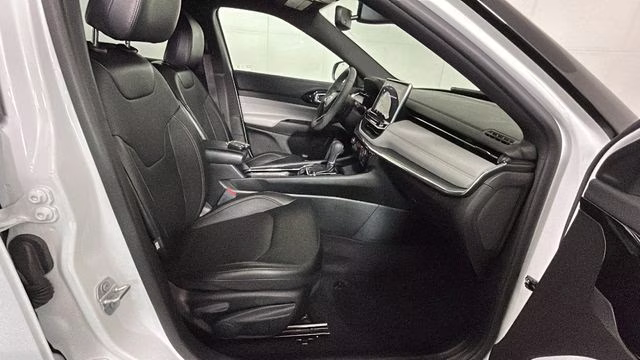 2023 Bright White Clearcoat Jeep Compass Limited 4X4 SUV