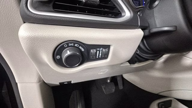 2024 Diamond Black Crystal Pearlcoat Chrysler Voyager LX FWD Van
