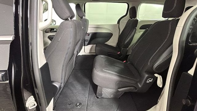 2024 Diamond Black Crystal Pearlcoat Chrysler Voyager LX FWD Van