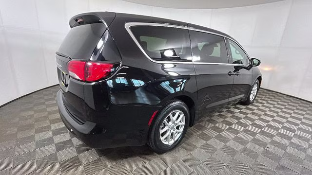 2024 Diamond Black Crystal Pearlcoat Chrysler Voyager LX FWD Van