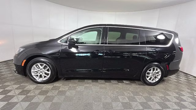 2024 Diamond Black Crystal Pearlcoat Chrysler Voyager LX FWD Van