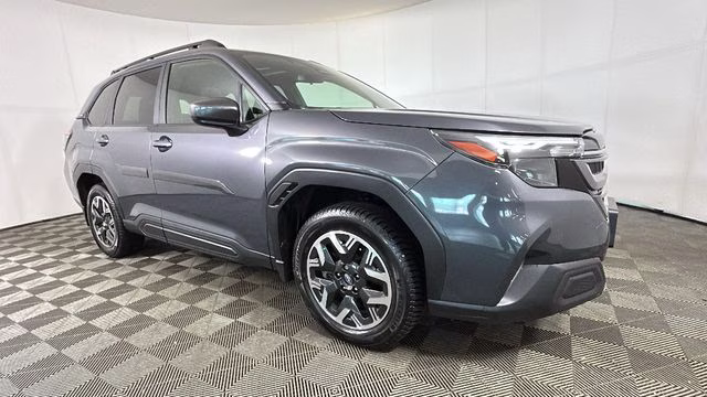 2025 Gray Metallic Subaru Forester Premium AWD SUV