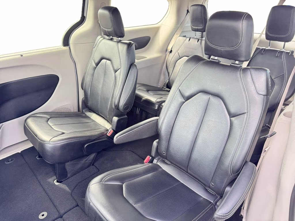 2023 Bright White Clearcoat Chrysler Pacifica Touring L FWD Van