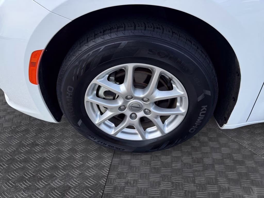 2023 Bright White Clearcoat Chrysler Pacifica Touring L FWD Van