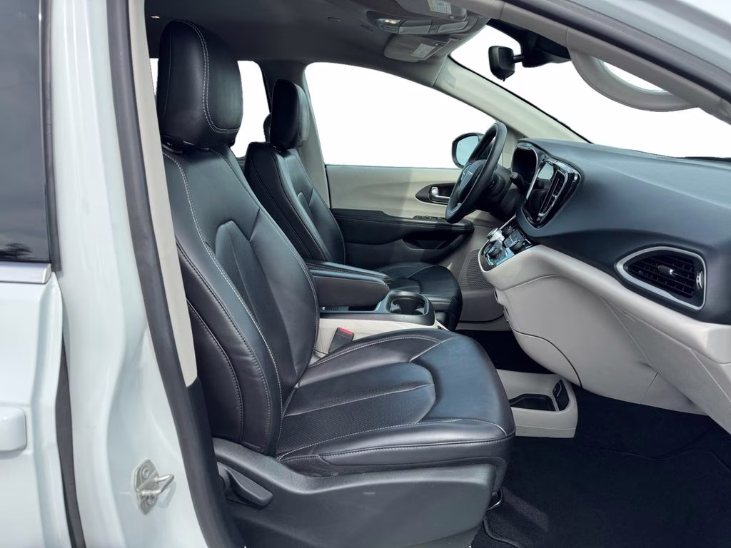 2023 Bright White Clearcoat Chrysler Pacifica Touring L FWD Van