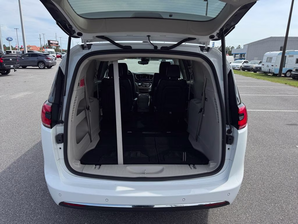 2023 Bright White Clearcoat Chrysler Pacifica Touring L FWD Van