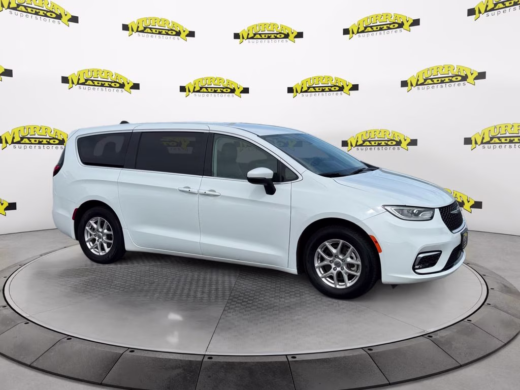 2023 Bright White Clearcoat Chrysler Pacifica Touring L FWD Van