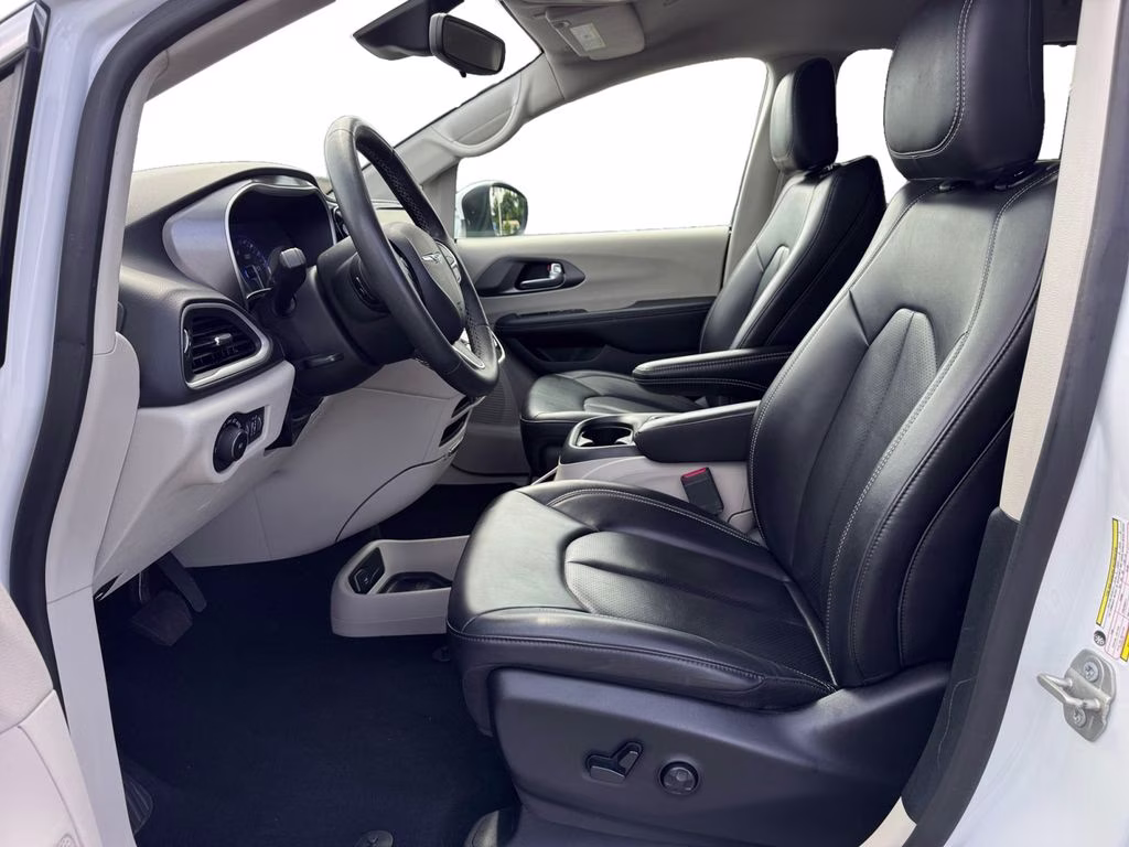 2023 Bright White Clearcoat Chrysler Pacifica Touring L FWD Van