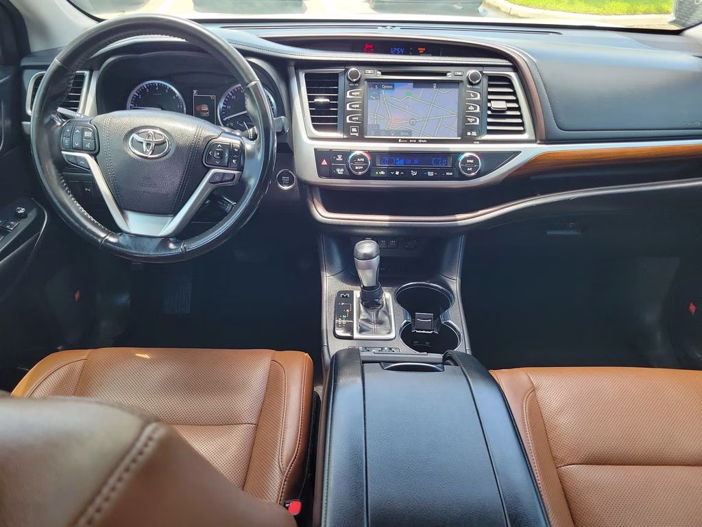 2018 Blizzard Pearl Toyota Highlander Limited FWD SUV