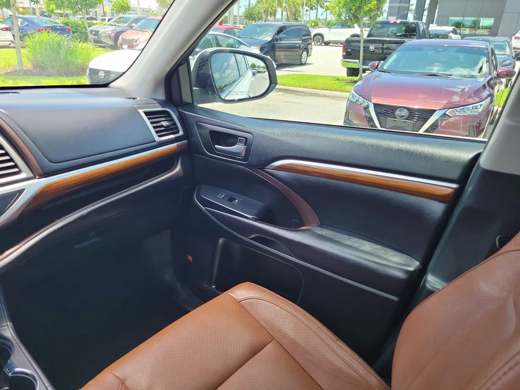 2018 Blizzard Pearl Toyota Highlander Limited FWD SUV