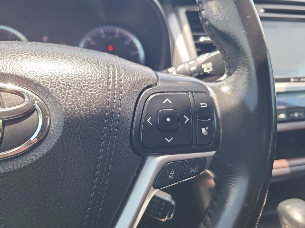 2018 Blizzard Pearl Toyota Highlander Limited FWD SUV