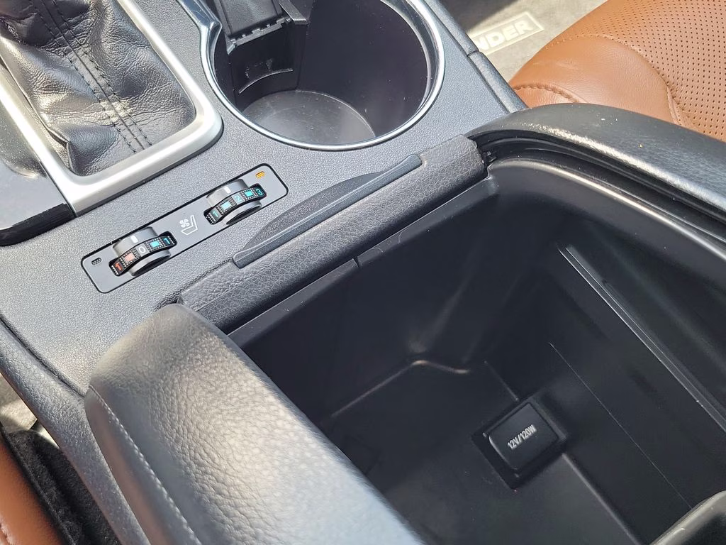 2018 Blizzard Pearl Toyota Highlander Limited FWD SUV