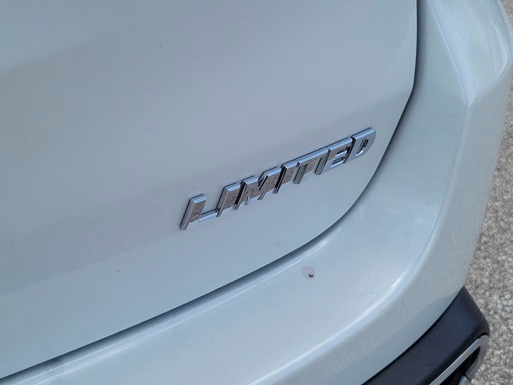 2018 Blizzard Pearl Toyota Highlander Limited FWD SUV