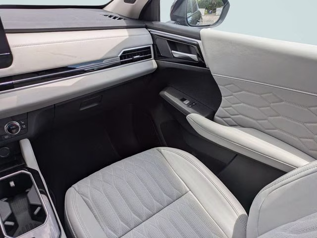 2025 Blck Diamond/Alloy Silver Mitsubishi Outlander Platinum Edition AWD SUV