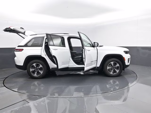 2022 Bright White Clearcoat Jeep Grand Cherokee 4xe 4X4 SUV