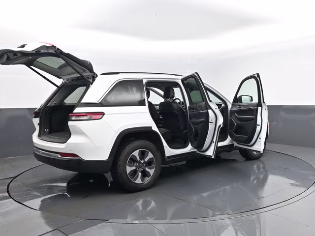 2022 Bright White Clearcoat Jeep Grand Cherokee 4xe 4X4 SUV