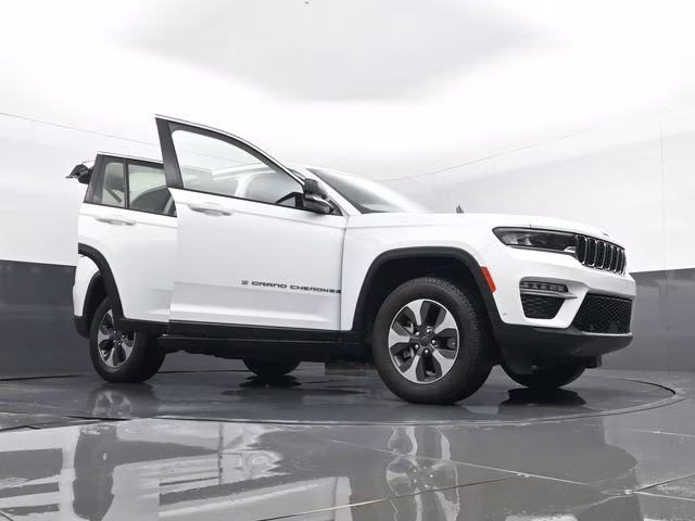 2022 Bright White Clearcoat Jeep Grand Cherokee 4xe 4X4 SUV