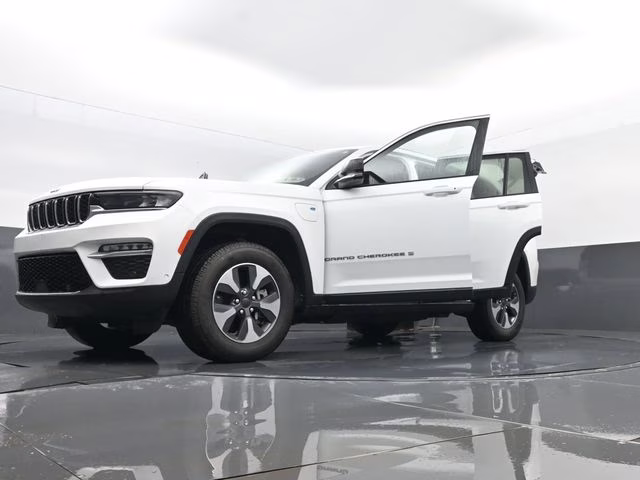 2022 Bright White Clearcoat Jeep Grand Cherokee 4xe 4X4 SUV