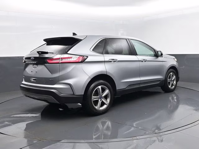 2022 Silver Metallic Ford Edge SEL AWD SUV