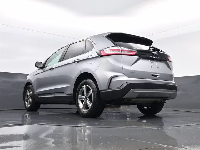 2022 Silver Metallic Ford Edge SEL AWD SUV