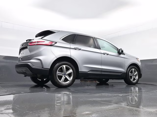 2022 Silver Metallic Ford Edge SEL AWD SUV