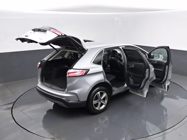 2022 Silver Metallic Ford Edge SEL AWD SUV