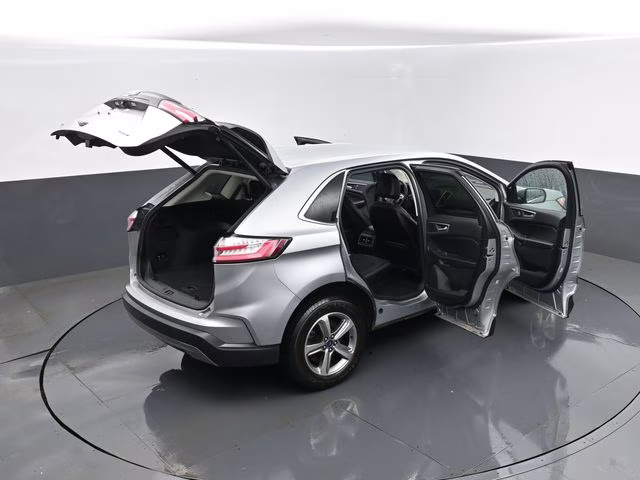 2022 Silver Metallic Ford Edge SEL AWD SUV