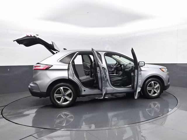 2022 Silver Metallic Ford Edge SEL AWD SUV