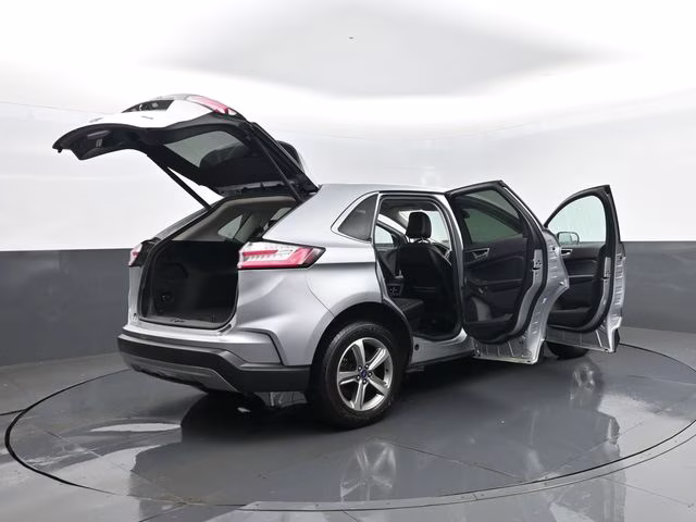2022 Silver Metallic Ford Edge SEL AWD SUV