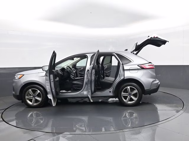 2022 Silver Metallic Ford Edge SEL AWD SUV