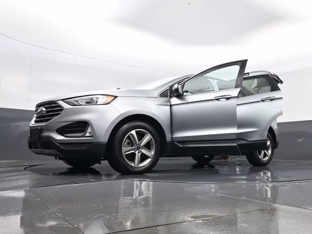 2022 Silver Metallic Ford Edge SEL AWD SUV