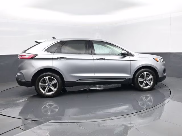 2022 Silver Metallic Ford Edge SEL AWD SUV