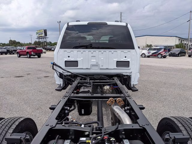 2026 Oxford White Ford Super Duty F-450 DRW XLT 4X4 Chassis