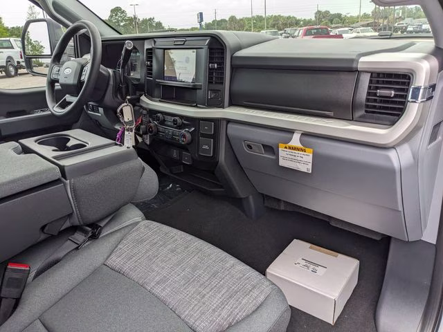 2026 Oxford White Ford Super Duty F-450 DRW XLT 4X4 Chassis