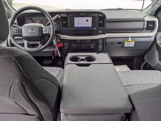 2026 Oxford White Ford Super Duty F-450 DRW XLT 4X4 Chassis