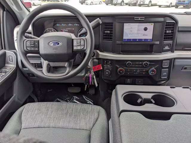 2026 Oxford White Ford Super Duty F-450 DRW XLT 4X4 Chassis