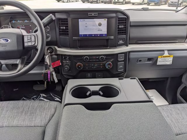 2026 Oxford White Ford Super Duty F-450 DRW XLT 4X4 Chassis