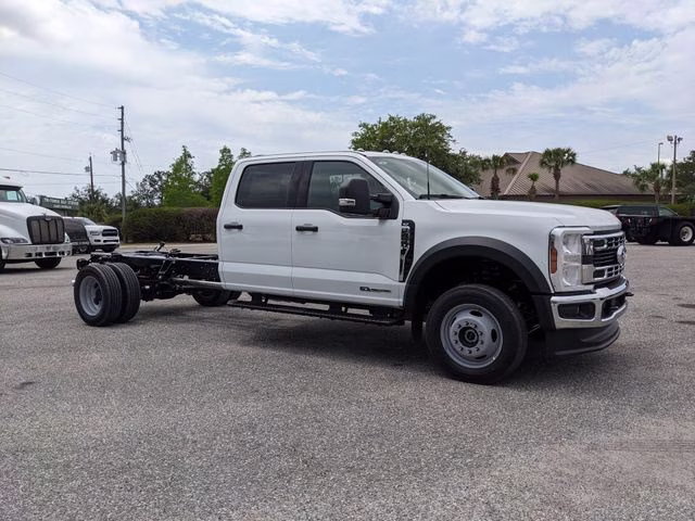 2026 Oxford White Ford Super Duty F-450 DRW XLT 4X4 Chassis