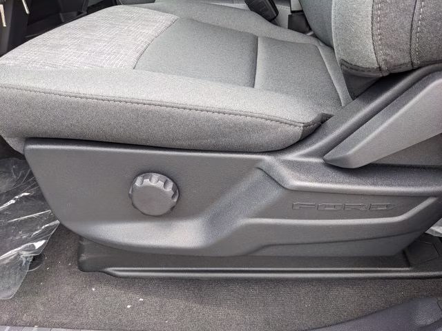 2026 Oxford White Ford Super Duty F-450 DRW XLT 4X4 Chassis