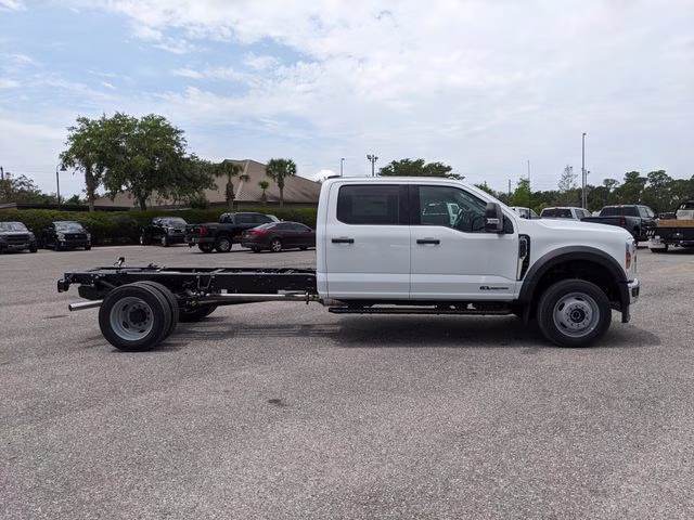 2026 Oxford White Ford Super Duty F-450 DRW XLT 4X4 Chassis