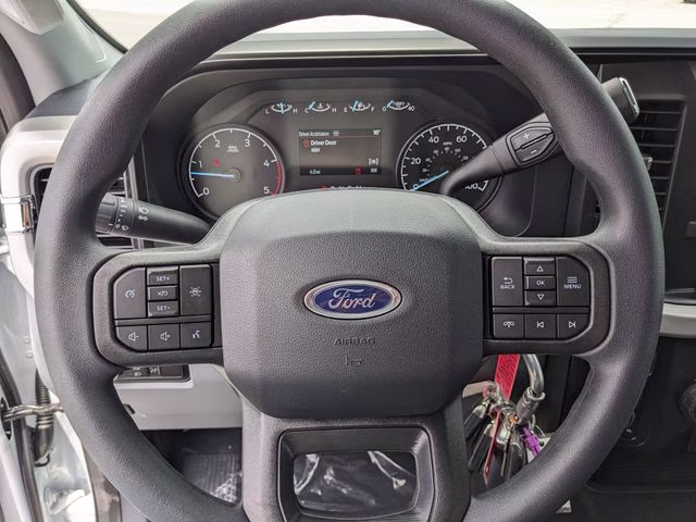 2026 Oxford White Ford Super Duty F-450 DRW XLT 4X4 Chassis