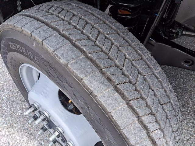 2026 Oxford White Ford Super Duty F-450 DRW XLT 4X4 Chassis