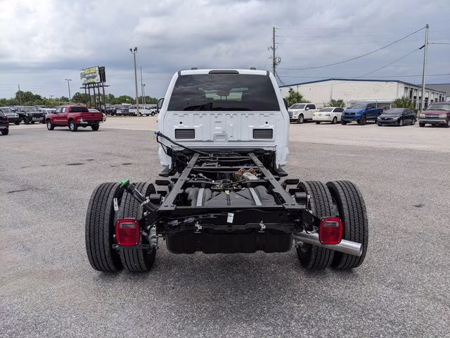 2026 Oxford White Ford Super Duty F-450 DRW XLT 4X4 Chassis