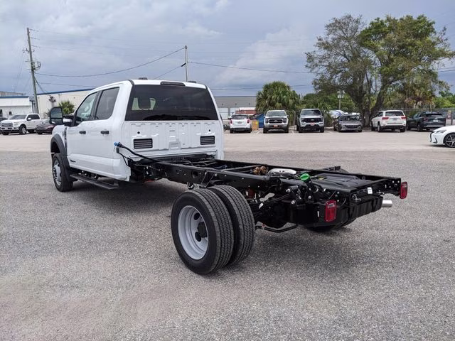 2026 Oxford White Ford Super Duty F-450 DRW XLT 4X4 Chassis