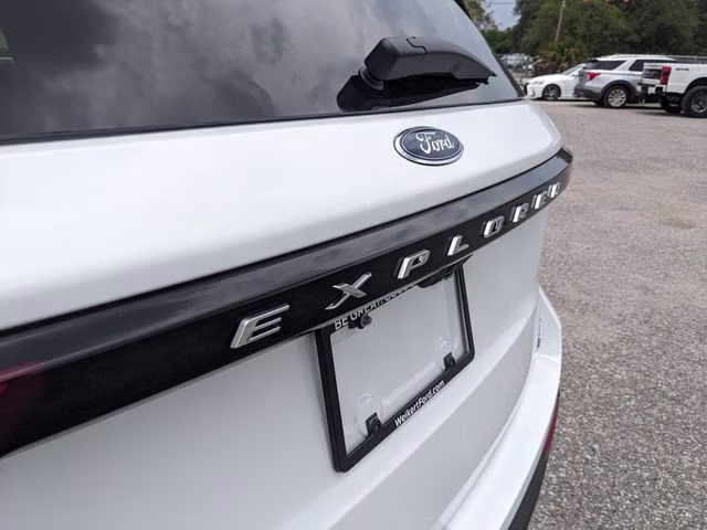 2026 Oxford White Ford Explorer Active 4X4 SUV