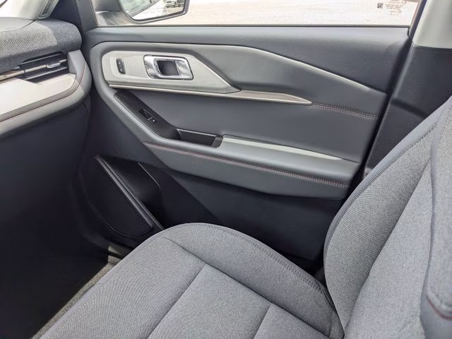 2026 Oxford White Ford Explorer Active 4X4 SUV