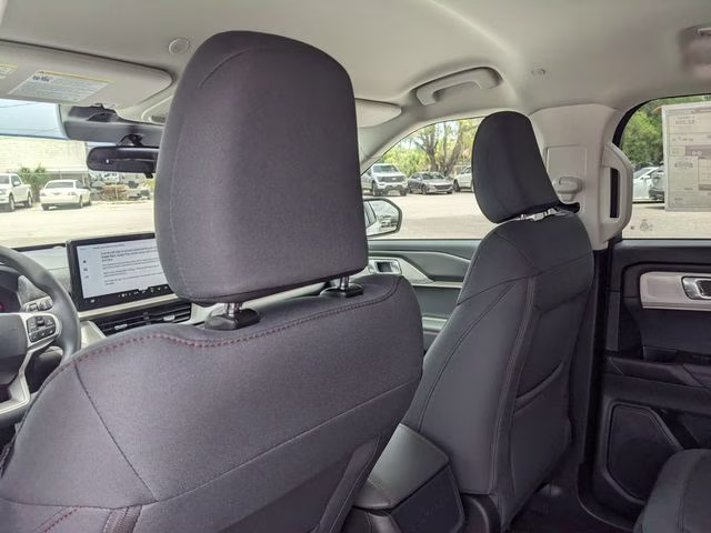 2026 Oxford White Ford Explorer Active 4X4 SUV