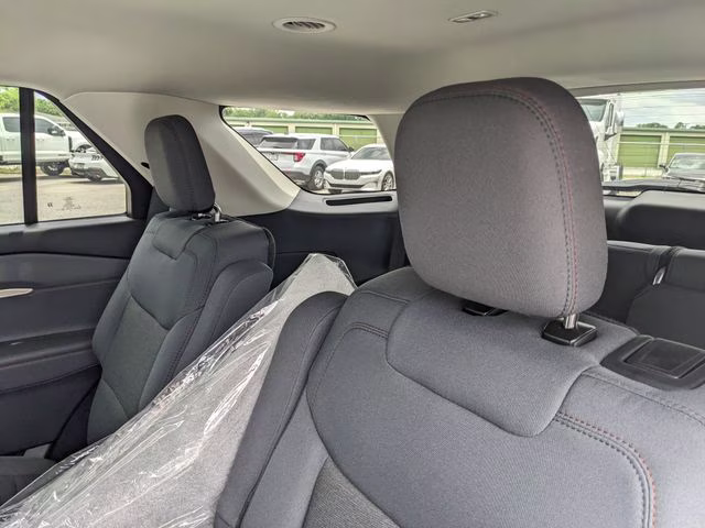 2026 Oxford White Ford Explorer Active 4X4 SUV